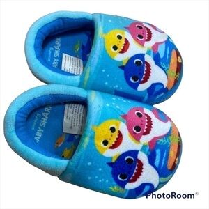 Baby Shark Slippers Sz 5/6 Baby Blue Boy Kids